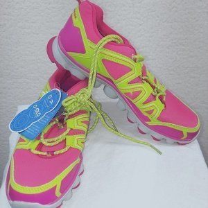 NWT Women's Anta Outdoor Running Shoes Size 4.5